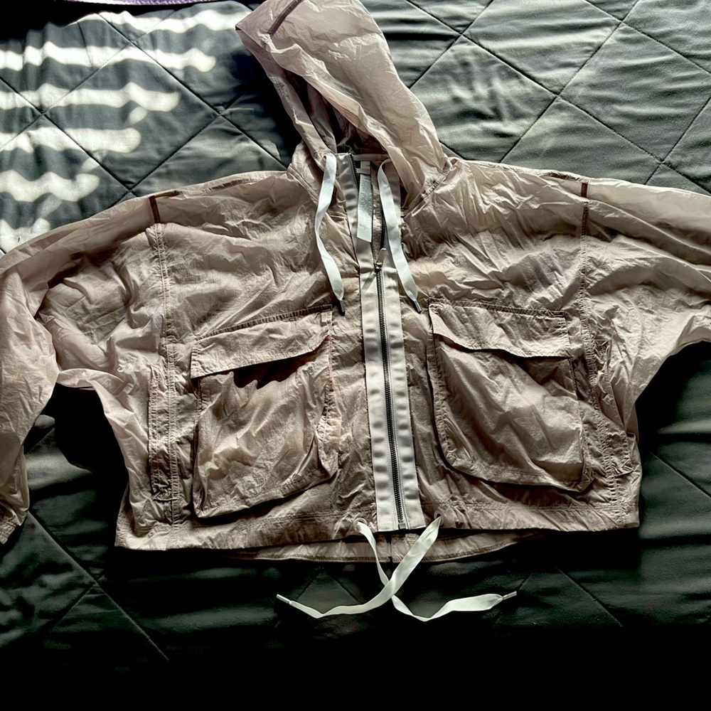 Lululemon wind breaker